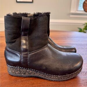 Dansko Mckenzie Boots EU 37 US 6.5-7 Black Leather Australian Sheep Fur Comfort